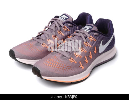 Morado y naranja Nike Pegasus 33 Running Shoe aislado sobre fondo blanco Fotografía de - Alamy