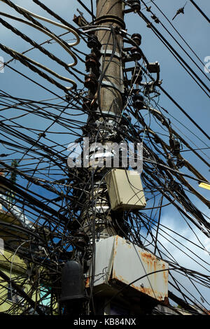 Maraña de cables, rocinha (la favela favela más grande de Brasil, Rio de Janeiro, Brasil, América del Sur Foto de stock