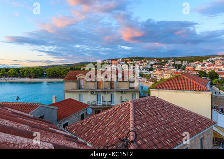 Vista de la ciudad vieja a Primosten sunset tiempo, Dalmacia, Croacia Foto de stock