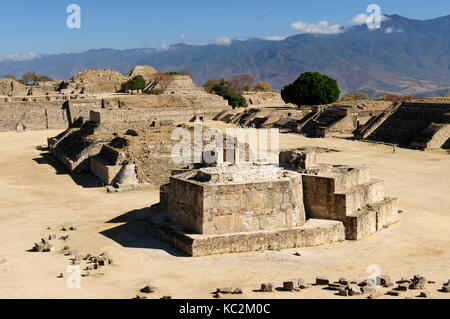 Ciudad maya las ruinas de Monte Albán, cerca de la ciudad de Oaxaca, México Foto de stock