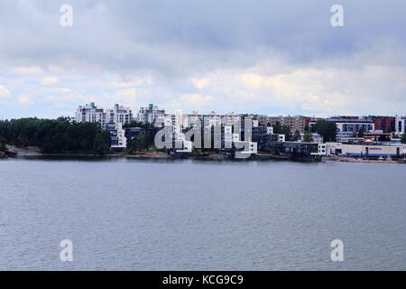 Modernos apartamentos en el puerto de Helsinki, Finlandia