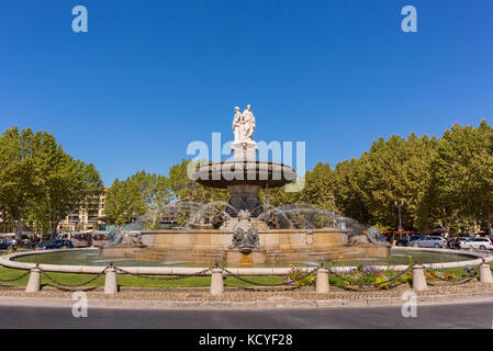 Aix-en-Provence, Francia - fontaine de la Rotonde, una fuente histórica, en la plaza de la Rotonde.