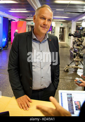 Las elecciones suecas año 2018 comenzó con un debate de dirigentes del partido en la televisión sueca el líder del partido de izquierda Jonas Sjöstedt reunión prensa Foto de stock