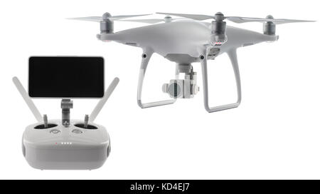 Flying drone quadcopter aislado sobre fondo blanco. Foto de stock