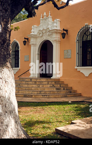 Fachada de la escuela modelo en la avenida Paseo de Montejo en Mérida,  Yucatán, México Fotografía de stock - Alamy