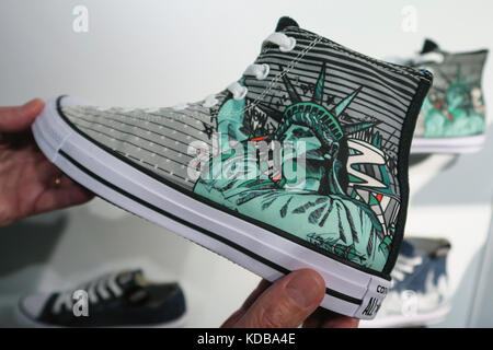 amplificación halcón arrendamiento Converse tienda en Soho, Nueva York, EE.UU Fotografía de stock - Alamy