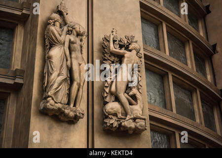 París, Palacio de Tokio, Art-Deco-Skulpturen am Portal Foto de stock