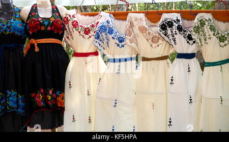 Vestidos mexicanos fotografías e imágenes de alta resolución - Alamy