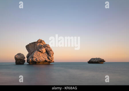 Petra tou Romiou, Afrodita's Rock, Paphos, Chipre Foto de stock