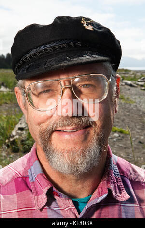 Ee.Uu., Alaska, Homero, viejo y pescadores locales bumpo bremicker al obispo, playa kachemak bay Foto de stock