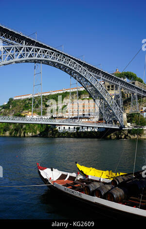 Ponte de Dom Luis I sobre el río Duero, Oporto (Oporto), Portugal, Europa Foto de stock