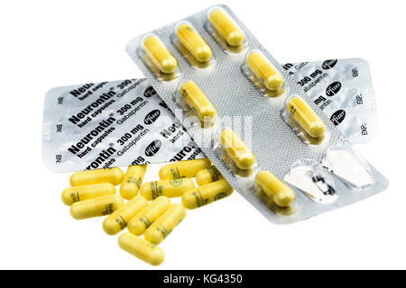 Gabapentina tabletas y blister pack, un medicamento de venta con receta utilizado para el dolor neuropático agudo. Foto de stock