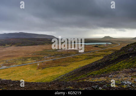 Con vistas a Campo geotérmico en Islandia Foto de stock