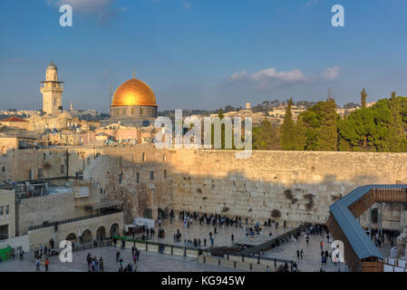 En la muralla occidental de la Ciudad Vieja de Jerusalén, Israel. Foto de stock