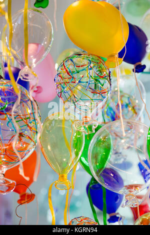 Globos de colores hecha de cristal de murano veneciano Foto de stock