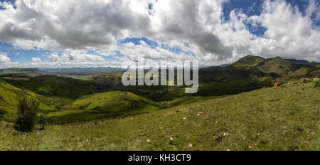 Paisaje montañoso de la región de Butha Buthe de Lesotho. Foto de stock