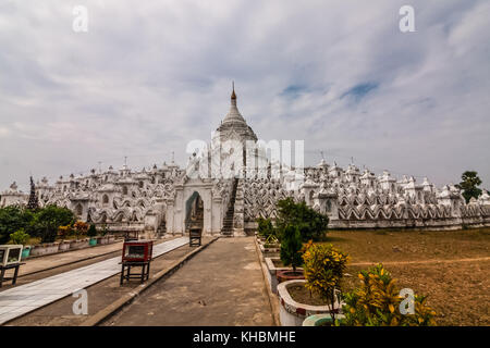 La Pagoda de Hsinbyume, Mingun, Myanmar Foto de stock
