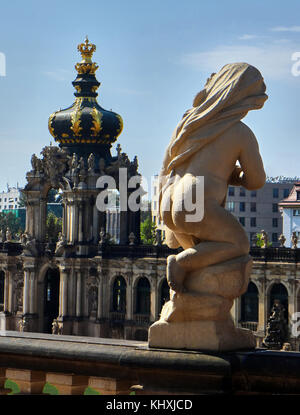 En Europa, Alemania, en el Estado federado de Sajonia, Dresden City, la ciudad vieja, el Palacio Zwinger fortaleza, el tribunal central; el Zwinger es un palacio barroco del siglo XVIII, que alberga varios museos, señaló, el más famoso de los cuales es la Galería Semper. Foto de stock