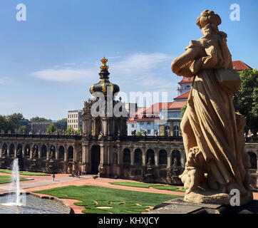 En Europa, Alemania, en el Estado federado de Sajonia, Dresden City, la ciudad vieja, el Palacio Zwinger fortaleza, el tribunal central; el Zwinger es un palacio barroco del siglo XVIII, que alberga varios museos, señaló, el más famoso de los cuales es la Galería Semper. Foto de stock