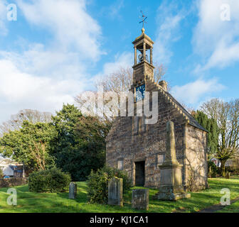 Lochwinnoch,Escocia,uk-noviembre 18,2017: los comienzos del siglo XVIII la iglesia de San Juan, también conocida como "Auld Simon' (cuyo frontis frontal aún permanece en e