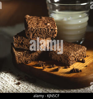 Brownies y leche Foto de stock
