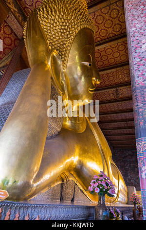 Bangkok, Tailandia. Buda reclinado, el templo Wat Pho complejo.
