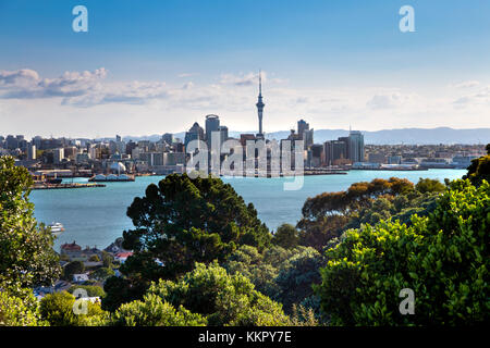 Vista del skyline de Auckland desde el Monte Victoria en Devonport, Auckland, Nueva Zelanda Foto de stock