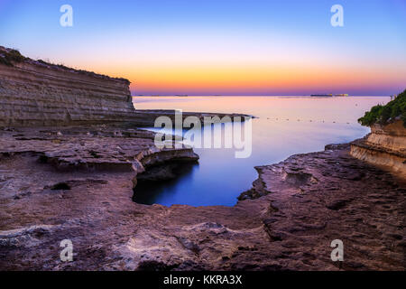 Piscina San Pedro en la isla cerca de Marsaxlokk Malta Foto de stock