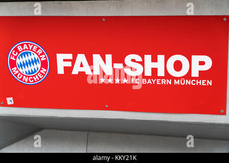Signo del FC Bayern Munich fan shop Foto de stock