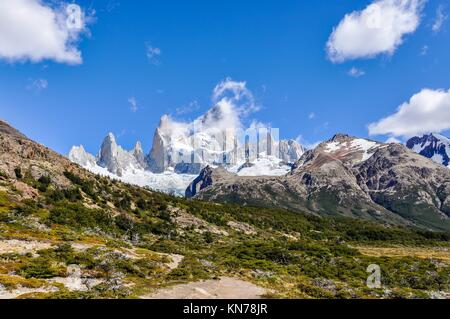 Vista de los picos, Paseo de Fitz Roy, El Chalten, Patagonia, Argentina.