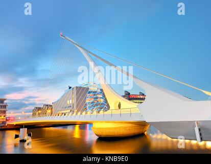 El Samuel Beckett BRIDGE desde Dublín.