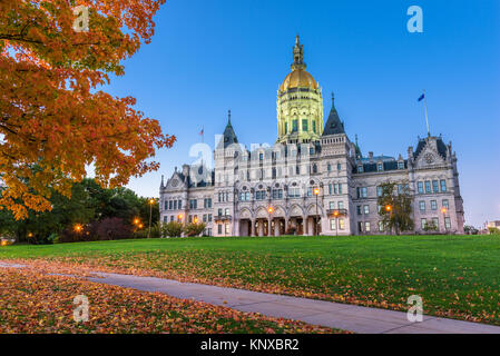 Capitolio del Estado de Connecticut en Hartford, Connecticut, EE.UU. durante el otoño. Foto de stock