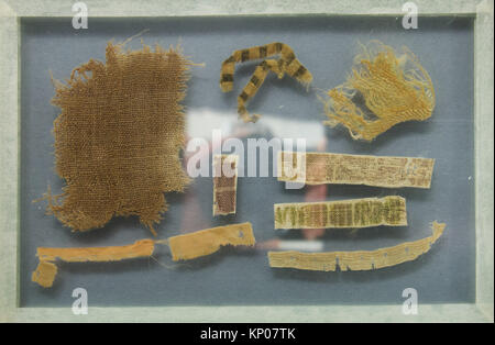 Fragmento. Período: período NARA (710-794), Tempyo (729-749); Fecha: siglo VIII; Cultura: Japón; Media: seda o algodón o lino / tejido liso tejido;