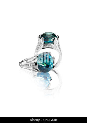 Dos verde azul turquesa y piedras preciosas anillos de compromiso de diamante Foto de stock