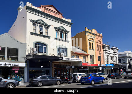 Edificios victorianos restaurados en King Street, la calle principal en el barrio de Newtown, Sydney, New South Wales, Australia Foto de stock