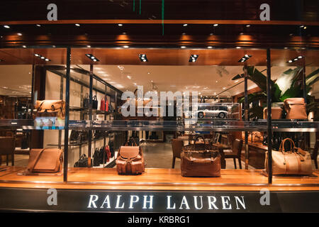 Escaparate en la tienda de Ralph Lauren en New Bond Street, Londres,  Inglaterra Fotografía de stock - Alamy