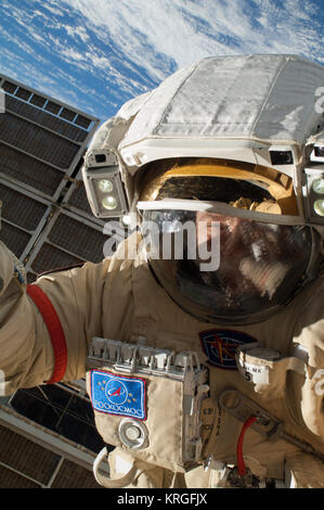 ISS-37 EVA (a) Oleg Kotov Foto de stock