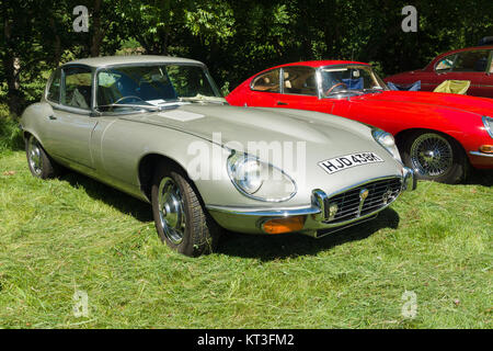 Jaguar E type un clásico británico icónico coche deportivo construido entre 1961 y 1975 en un vehículo antiguo rally