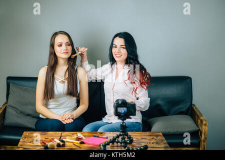 Blogs, tecnología, videoblog, maquillaje y personas concepto Fotografía de  stock - Alamy