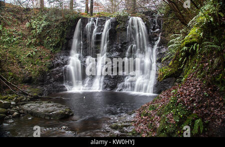 Ess na crub cascada En Glenariff Forest Park