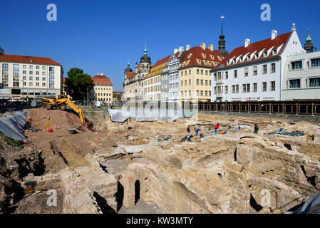 Excavación en Dresden, Dresden, excavaciones arqueológicas en el casco antiguo de la ciudad, en Dresden, Archäologische Ausgrabung Ausgrabungen in der Altstadt Foto de stock
