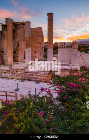 Restos de la biblioteca de Adriano, en el casco antiguo de Atenas, Grecia. Foto de stock