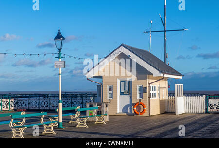El extremo de Penarth Pier en la costa sur de Gales Foto de stock