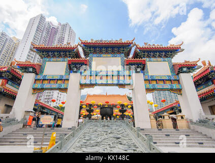 Puerta delantera de Wong Tai Sin temple en Hong kong Foto de stock