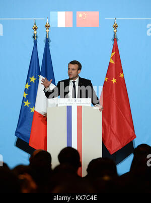 Xi'an, en la provincia de Shaanxi, China. 8 ene, 2018. El presidente francés Emmanuel Macron pronuncia un discurso en el Palacio Daming National Heritage Park en Xi'an, capital del noroeste de la provincia de Shaanxi, China, el 8 de enero de 2018. Xi'an es la primera parada de Macron es 3 días de visita de estado a China, invitado por el Presidente de China, Xi Jinping. Crédito: Liu Xiao/Xinhua/Alamy Live News