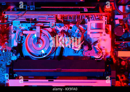 Cinta de vídeo VHS Reproductor dentro Fotografía de stock - Alamy