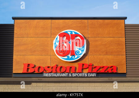 TRURO, Canadá - 12 de enero de 2018: Boston Pizza Restaurant firmar. Boston Pizza de Canadá es un cadena de restaurantes con franquicias en Canadá, los Estados Stat Foto de stock