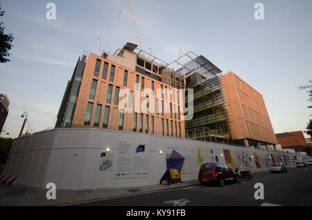 Londres, Inglaterra, Reino Unido - 20 de agosto de 2013: El Instituto Francis Crick, la más grande de Europa, el instituto de investigaciones biomédicas está bajo construcción cerca de St Panc Foto de stock