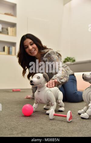 La nueva Sony, cute, adorable y costoso perro robot AIBO exhibido