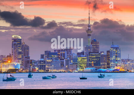 Auckland. Paisaje urbano imagen de skyline de Auckland, Nueva Zelanda durante el atardecer.